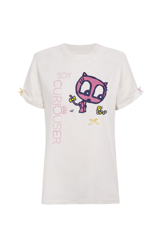 Camiseta Lady Soy Curiouser vintage white con ilustración exclusiva de Celipe Perroloco y detalles de lazos de vichy de The Curiousers
