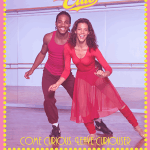Participantes de The Curiousers Dance Club en Bilbao durante una sesión de baile, barre y brunch inspirada en Kate Bush